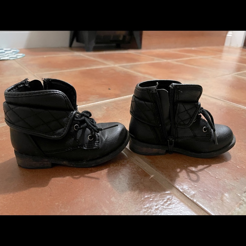 Girls 6c combat boots